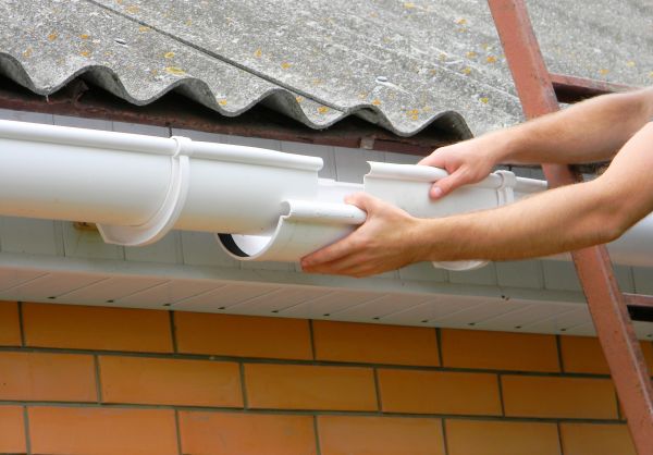 Cost of Gutter Hanging in Royal Oak